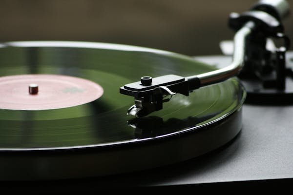 Vinyles d'occasion : des pépites sonores à découvrir